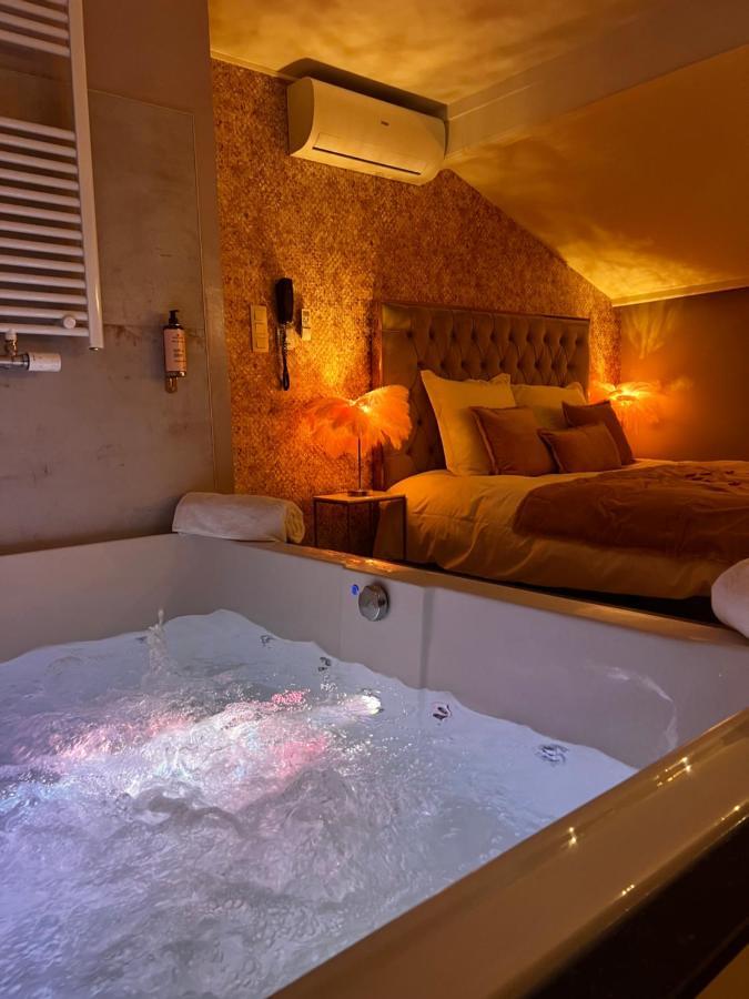 Love hotel Mademoiselle