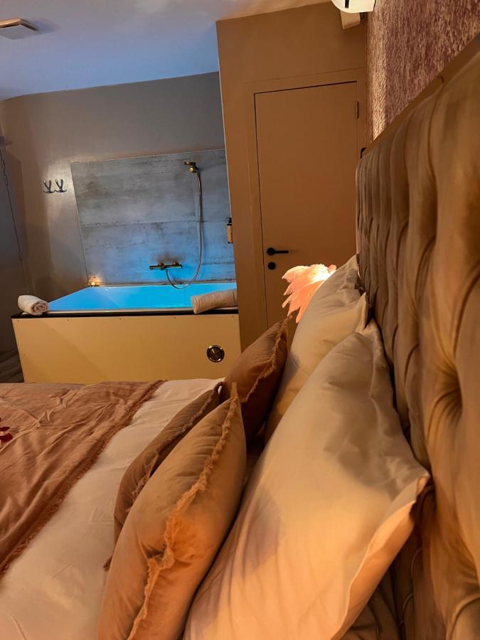 Love hotel Mademoiselle Liege