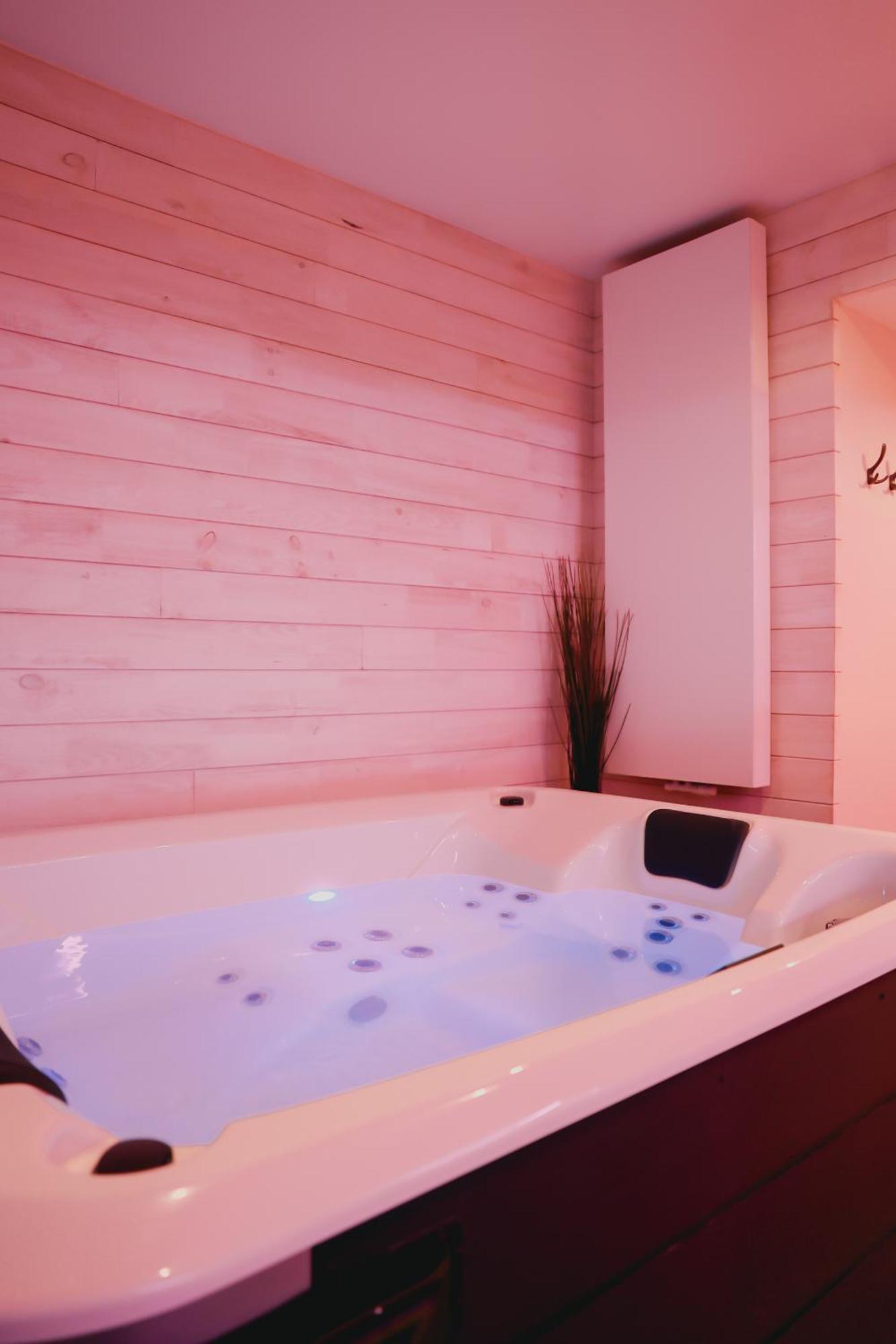 Mademoiselle Love hotel