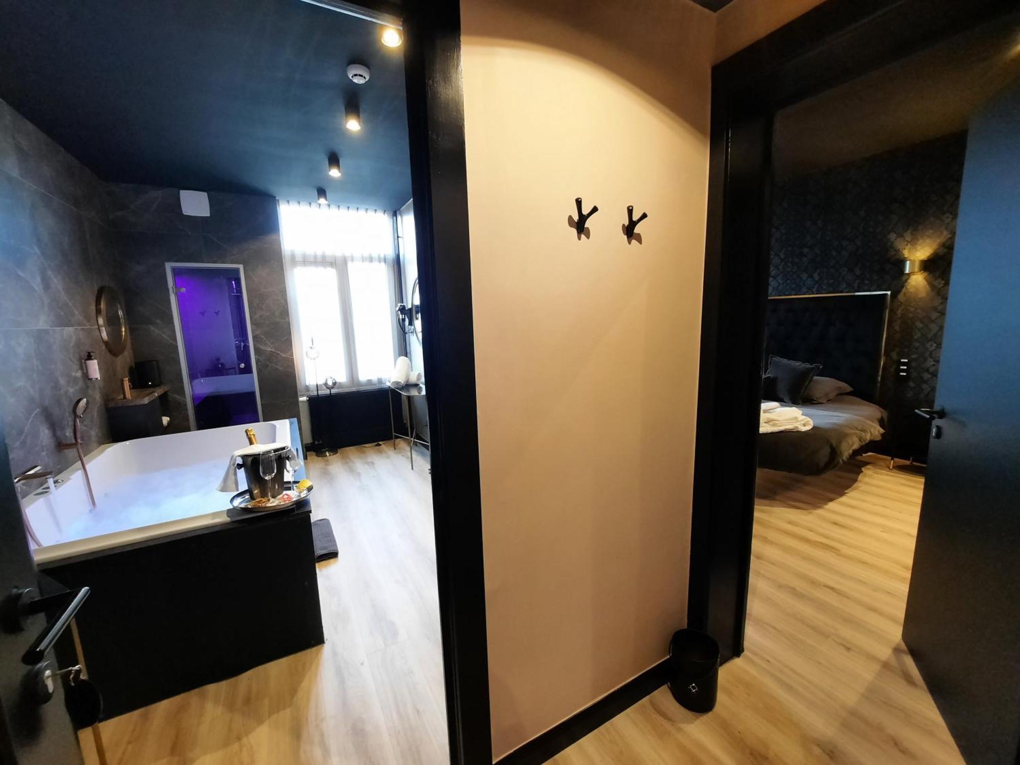 Mademoiselle Love hotel *
