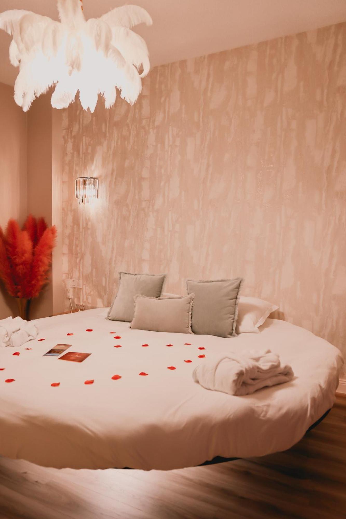 Love hotel Mademoiselle