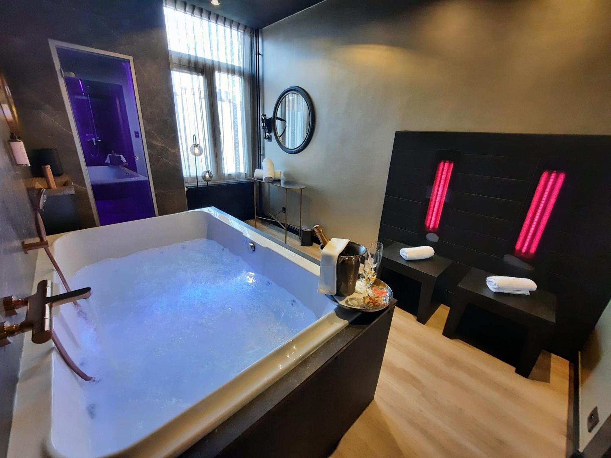 Love hotel Mademoiselle Liege