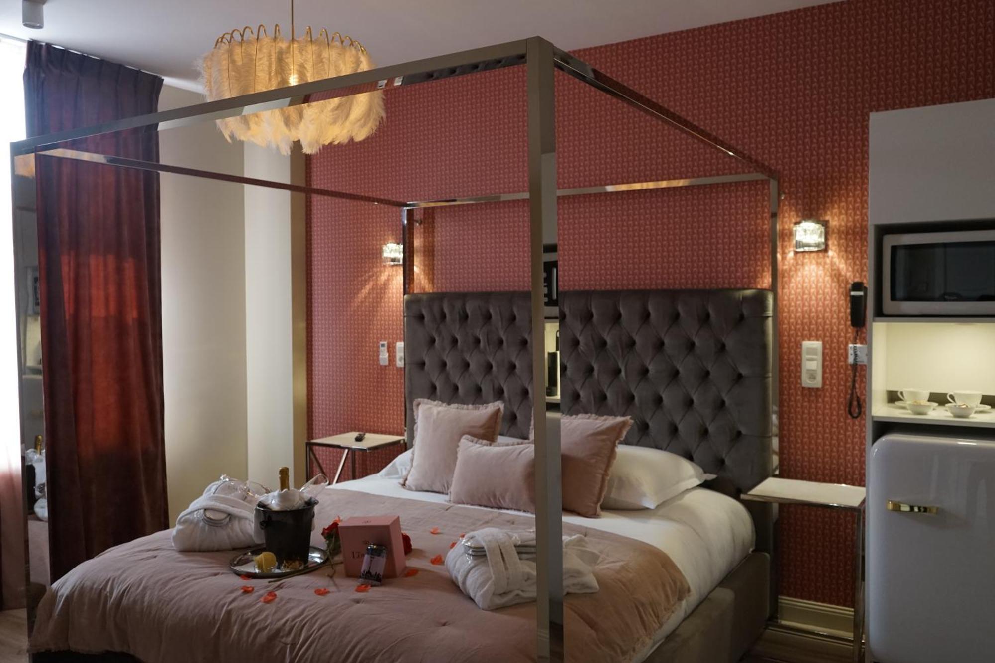 Love hotel Mademoiselle *