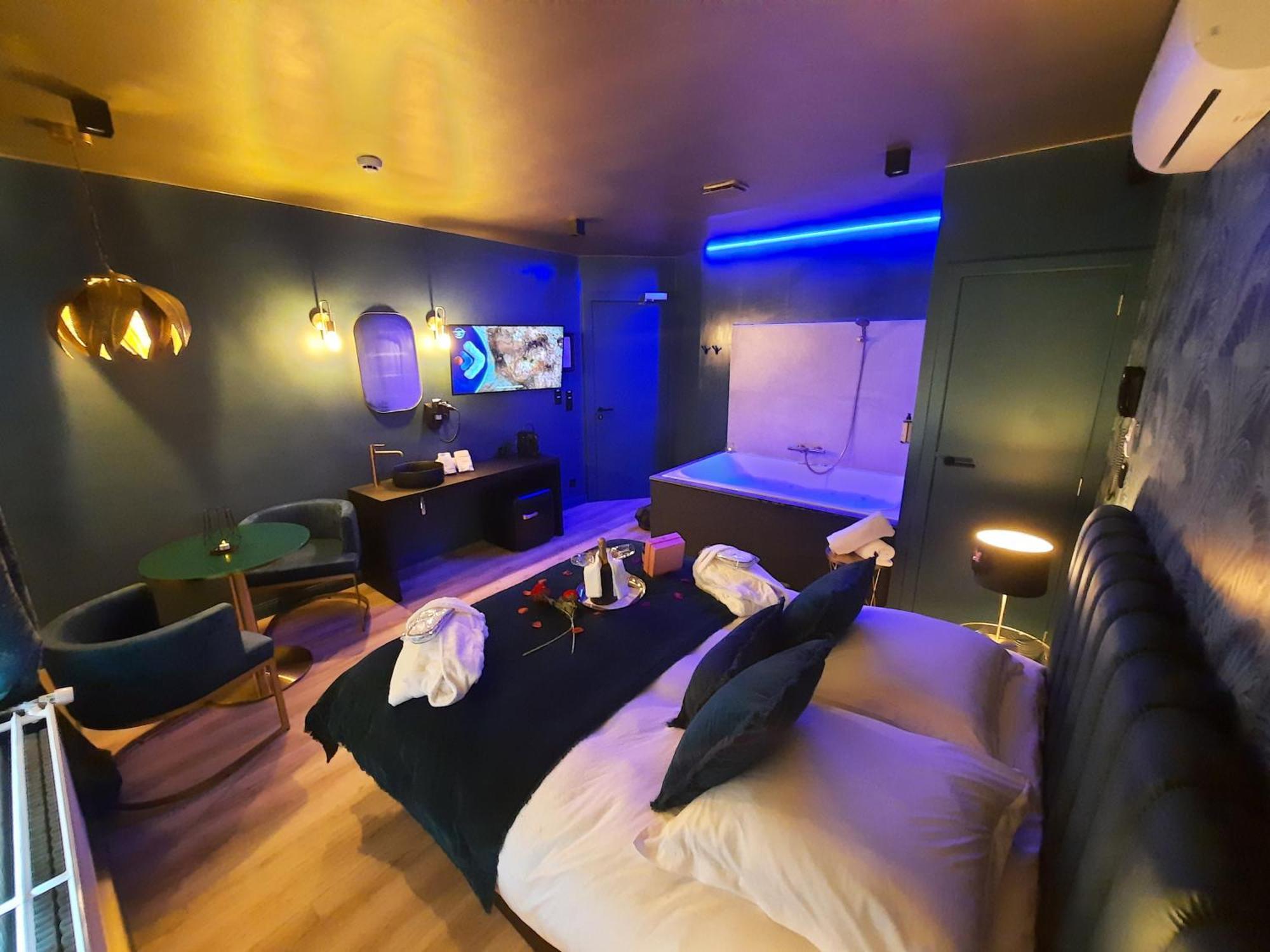 Love hotel Mademoiselle *
