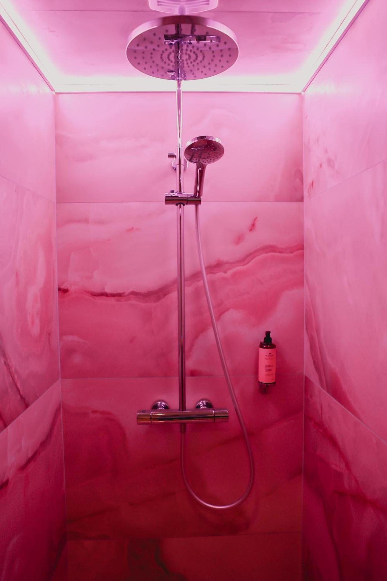 Mademoiselle Love hotel *